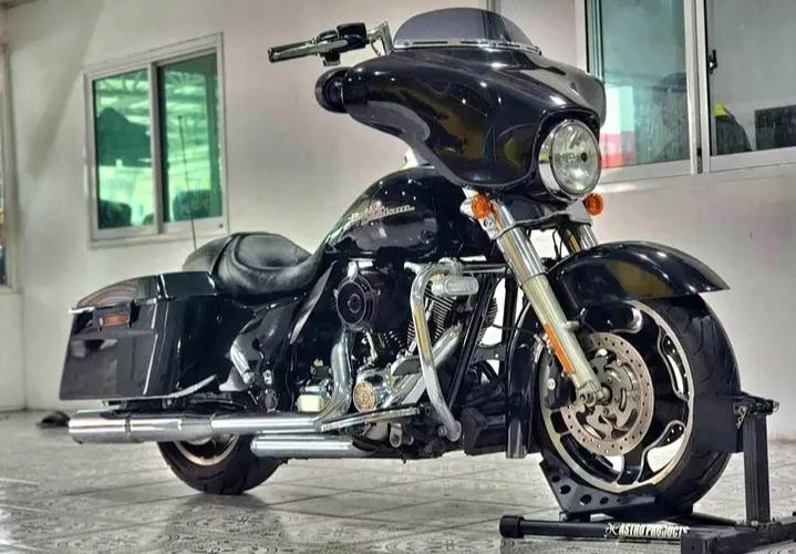 2012 Harley Davidson  Street Glide 6