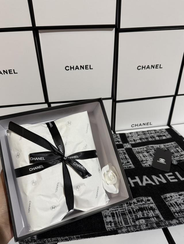 ผ้าคลุมไหล่ลายแยรนด์chanel