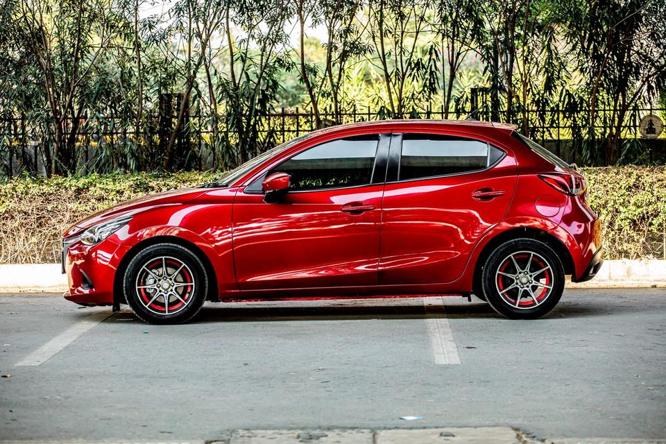 Mazda2 1.5 XD Sport ดีเซล  ปี 2015 สีแดง  10