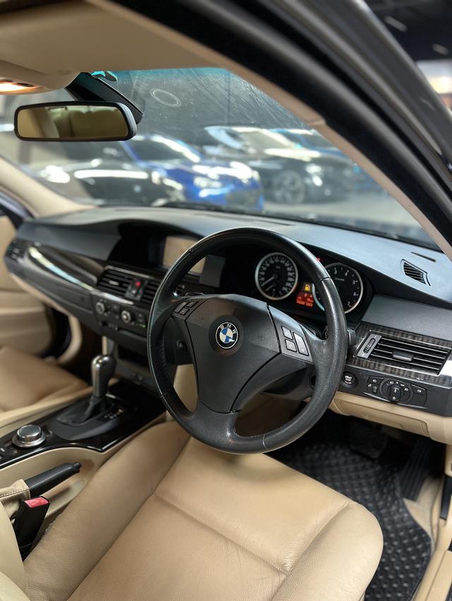 BMW 523i
