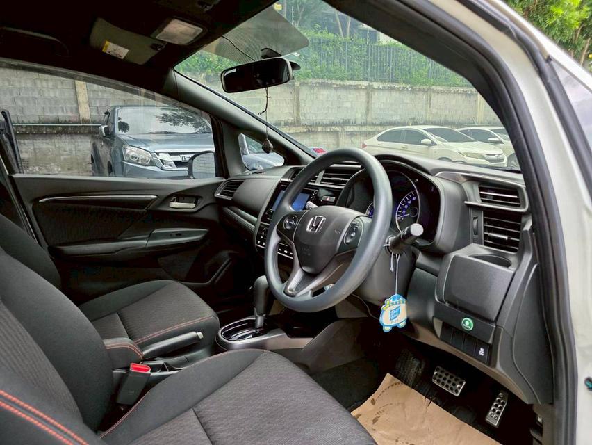 Honda Jazz 1.5RS ปีจด 2019 17