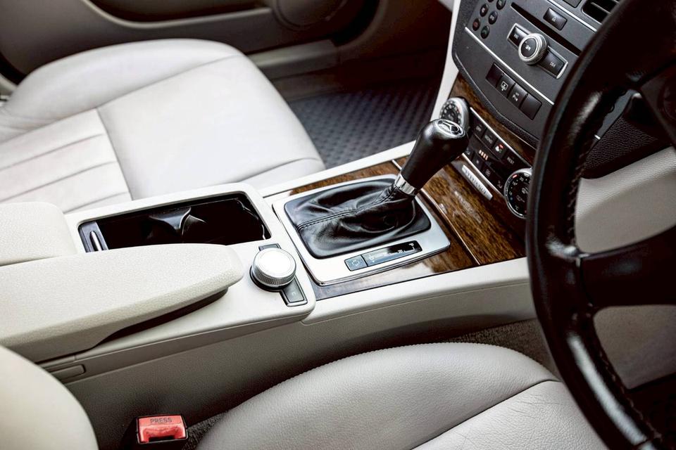 Benz C200 CGI BE สีดำ ปี 2011 สีเทา 17