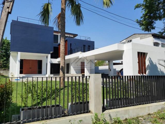 ให้เช่า Pool Villa 3 ชั้น Modern Luxury 250 ตรว. สุขุมวิท 62 มี Roof Top และสระว่ายน้ำกลางบ้าน ใกล้ทางด่วน 2 สาย, ใกล้ B 1