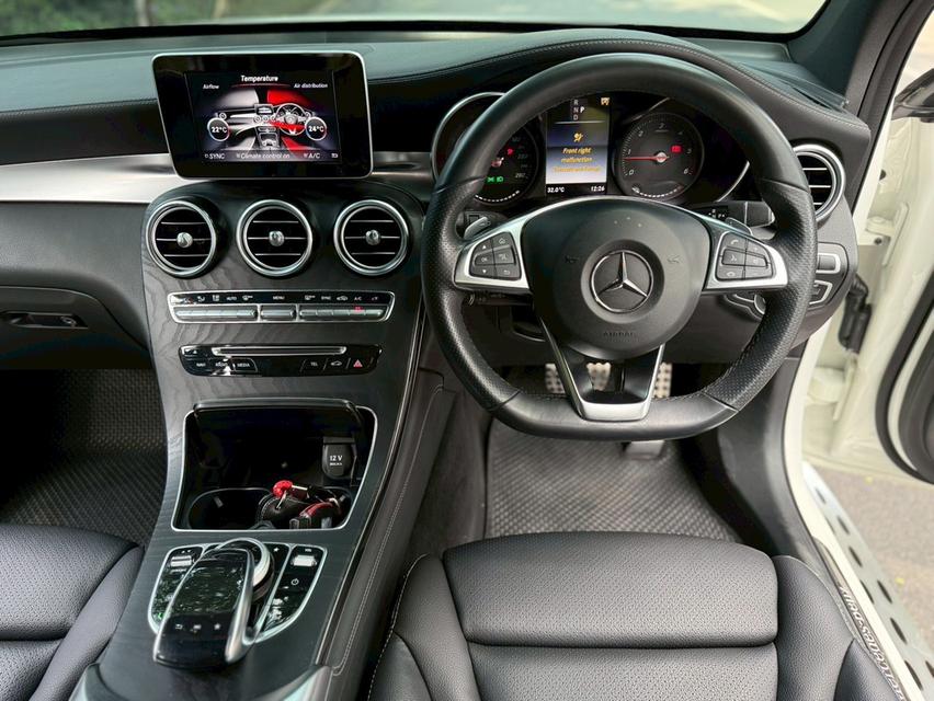 Benz GLC250 d AMG Dynamic ดีเซล สีขาว ปี 2019 รถบ้านมือเดียวป้ายแดง 11