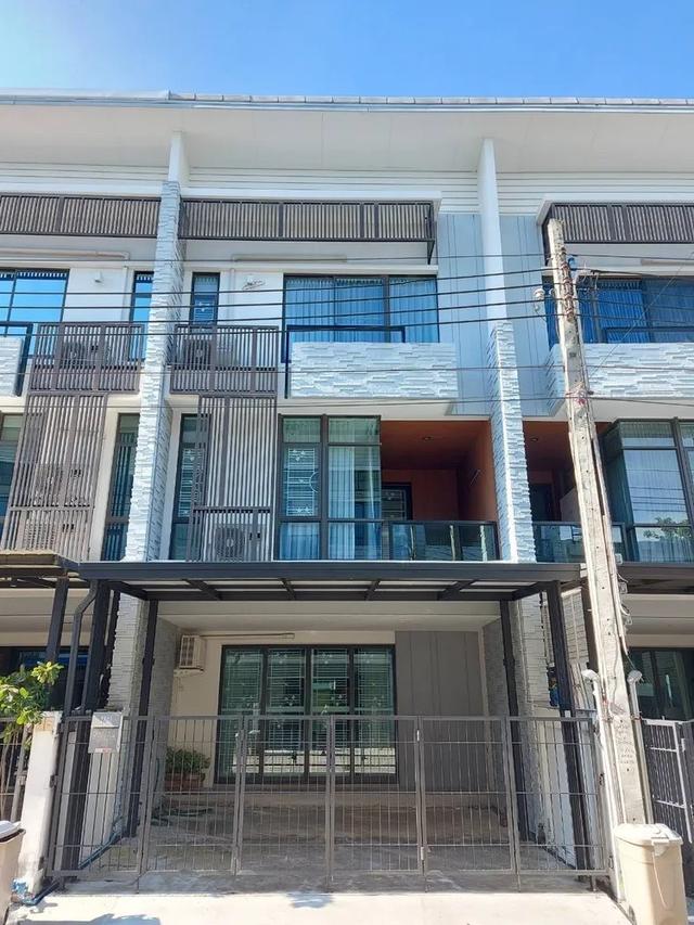 ให้เช่าทาวน์โฮม 3 ชั้น โครงการ PLEX BANGNA ติดถนนบางนา กม.5 ใกล้MEGAบางนา ใกล้ทางด่วน สนามบินสุวรรณภูมิ เหมาะอยู่อาศัย และทำ Office