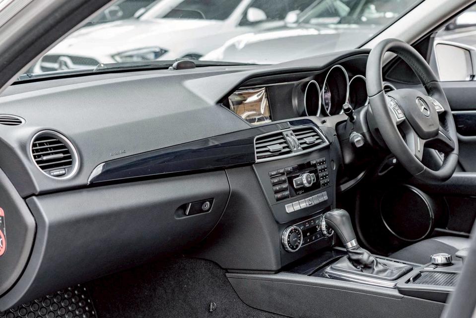 รหัสรถ NP3352 BENZ C200 ELEGANCE 2012 12
