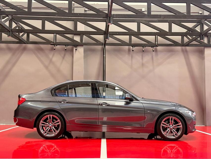 2015 BMW 320D SPORT รถ SERVICE ชุดใหญ่มาเรียบร้อยแล้วครับ รถวิ่งน้อย ประวัติศูนย์ครบ รถไม่เคยมีอุบัติเหตุครับ รูปย่อยที่ 2