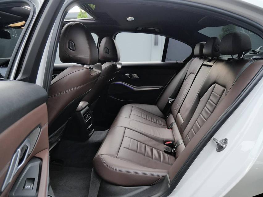 2021 BmW 330e M-Sport 7