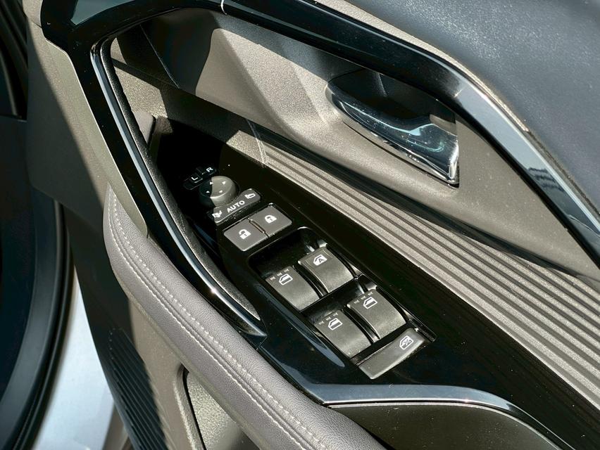 รหัสรถ PAT7146 Toyota Yaris Cross 1.5 Premium 2024 สีเทา รูปที่ 11