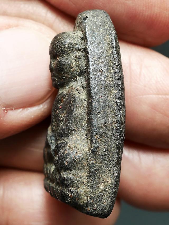 หลวงปู่ทวดเนื้อว่าน วัดช้างให้ รุ่นแรก ปี ๒๔๙๗ พิมพ์ใหญ่ไหล่จุด-หัวขีด....เก่าๆ รูปที่ 10