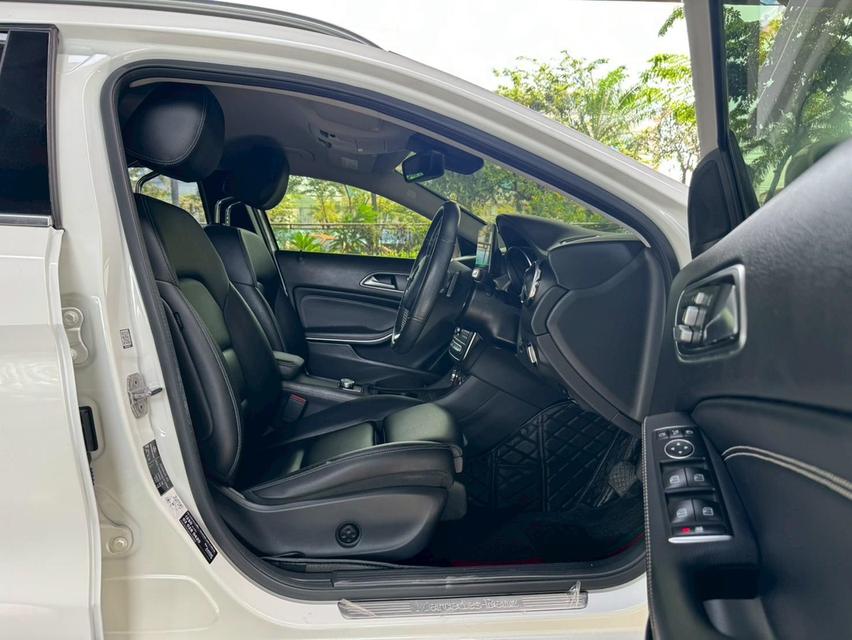 Mercedes-Benz GLA200 1.6 W156 Urban SUV AT ปี 2019 14