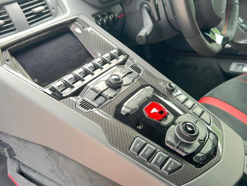 Lamborghini Aventador SVJ Roadster ปี 2021