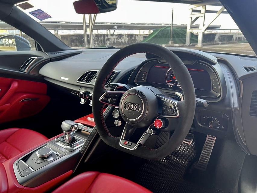 AUDI R8 V10 Performance