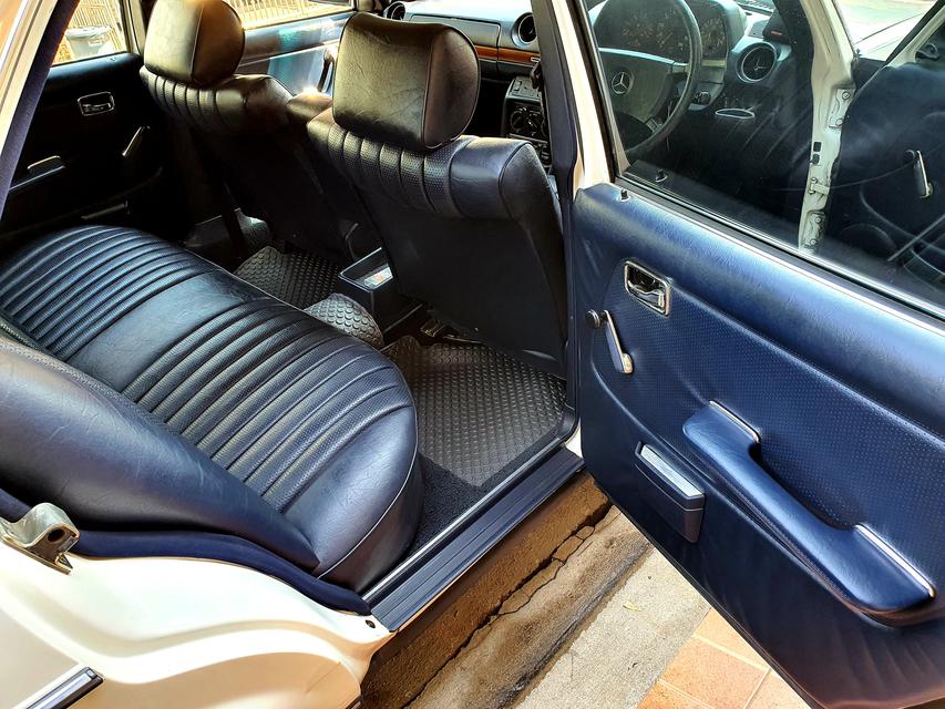 ขายแล้วครับ    Mercedes-Benz W123 230E 6