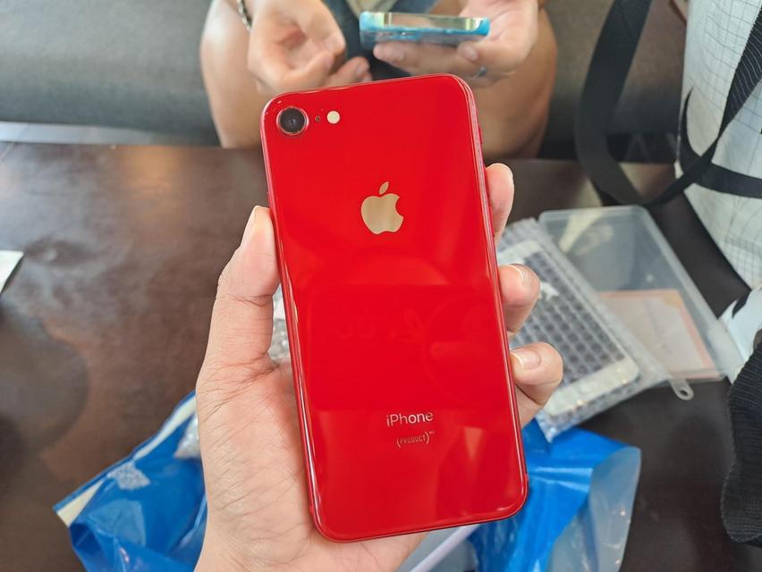 iPhone 8 สีแดง