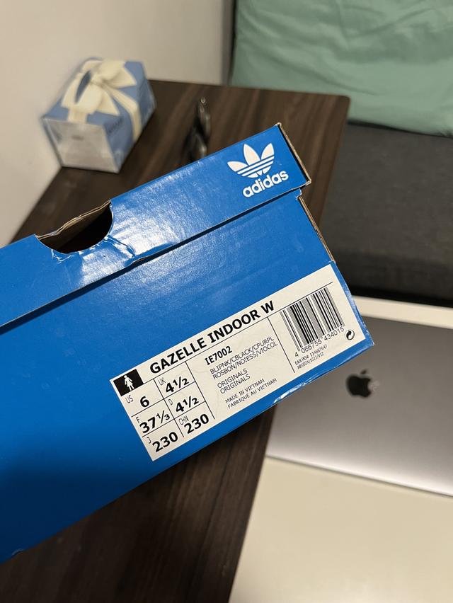 Many kind of shoes .:;;..; āļĢāļđāļāļĒāđāļāļĒāļāļĩāđ 2