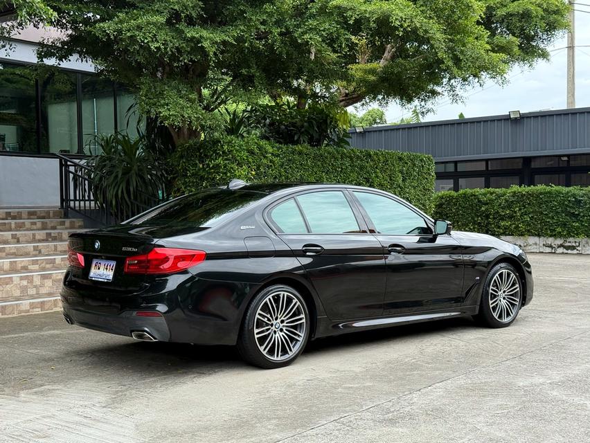 2019 BMW 530e MSPORT รถมือเดียวออกป้ายแดง รถวิ่งน้อยเพียง 90,000 กม รถเข้าศูนย์ทุกระยะ ไม่เคยมีอุบัติเหตุครับ 3