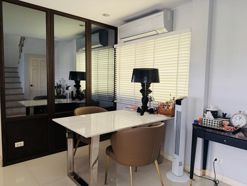 ทาวน์โฮม 3 ชั้น สภาพดี ทำเลทองอ่อนนุช 46 ใกล้รถไฟฟ้าสายสีเหลือง เข้าซอยแค่ 200 ม.! 🚗⚡ รองรับ EV Charger บิ้วท์อินครบ พร้อมอยู่ทันที 19
