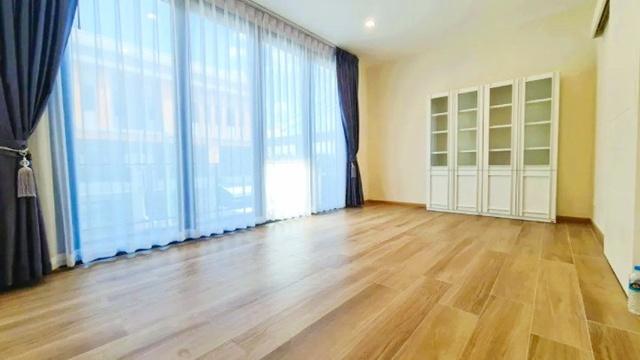 เฉลิมพระเกียรติร.9 ให้เช่าทาวน์โฮมพรีเมี่ยม 3ชั้น ชั้นลอย 18ตร.วา.ARLบ้านทับช้าง 900ม.220ตร.ม. 3นอน จัดเต็มเฟอร์ฯ รพ.สิร 5