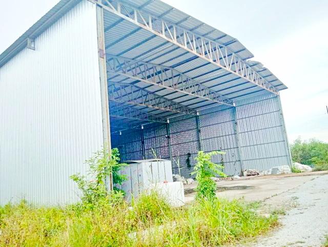 ให้เช่าโรงงาน พร้อมออฟฟิศ ตลาดสดเขาไม้แก้ว 1.4 กม. บางละมุง-ชลบุรี. ขอใบรง.4ได้ พื้นที่สีเหลือง 1,800 ตร.ม. รร.นานาชาติร 5