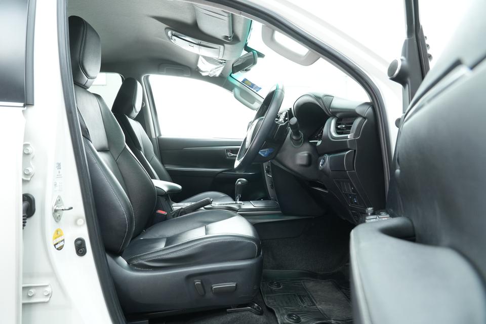2022 TOYOTA FORTUNER 2.4 V 2WD SUV สีขาว เลขไมล์ 74065 กม. 12