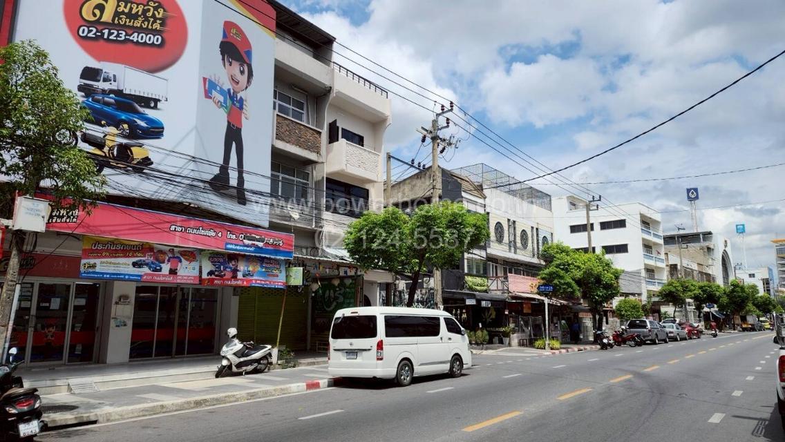 อาคารพาณิชย์ 4 ชั้น ซอย 28 โชคชัย 4 ถนนโชคชัย 4 – ลาดพร้าว แขวงลาดพร้าว เขตบางกะปิ กรุงเทพมหานคร 3