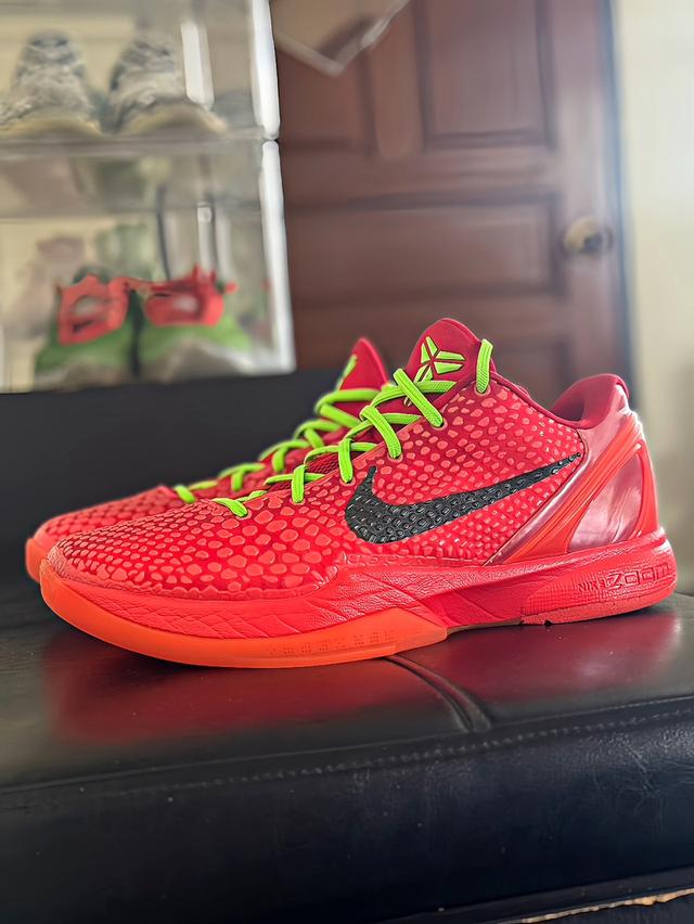 รองเท้า Nike Kobe 6 Reverse Grinch 2