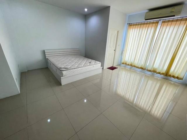 PB5966ให้เช่า ทาวน์โฮม 3ชั้น รีโนเวทใหม่ หมู่บ้านสัมมากร ซอยรามคำแหง110 เขตสะพานสูง ใกล้รถไฟฟ้าสายสีส้ม 12