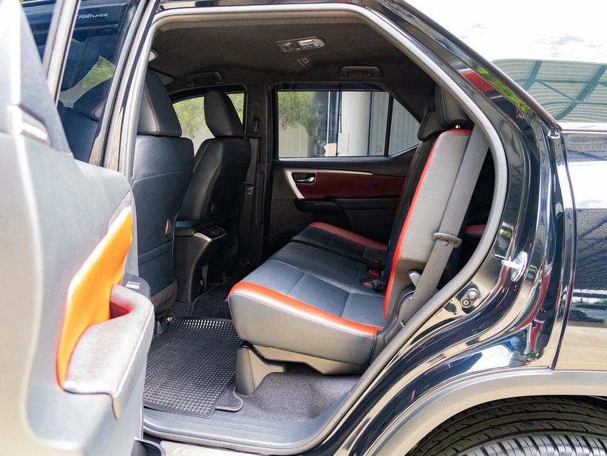 TOYOTA FORTUNER 2.4 LEGENDER BLACK TOP 2WD 2026Fortuner Legender Black Top หล่อสุด ทรงสปอร์ต ออฟชั่นเต็ม รูปที่ 17