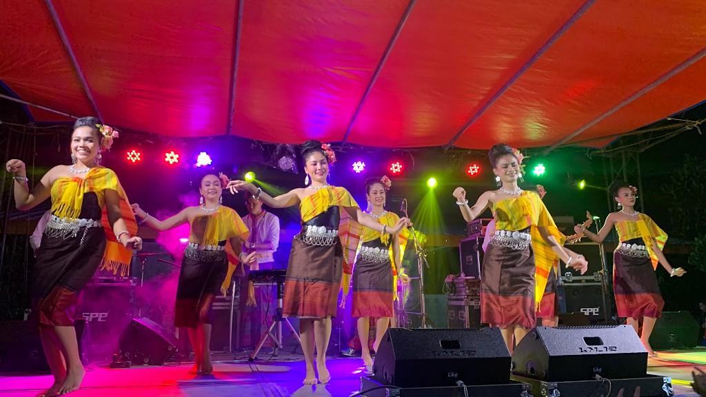 รับแสดงโปงลาง วงโปงลาง ดนตรีพื้นบ้านอีสาน การแสดงงานเกษียณ 2