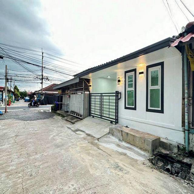 ขายทาวน์ฮ้าส์ชั้นเดียว เนื้อที่  18 ตร.ว  หมู่บ้านพฤกษา3 บางบัวทอง  3 นอน  รีโนเวทใหม่ ต้นซอย 15