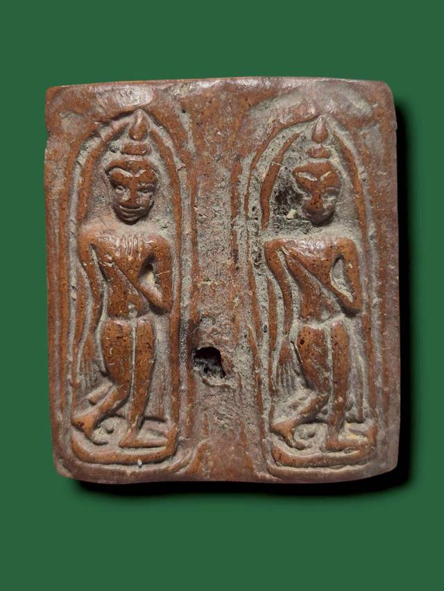 พระลีลาเม็ดขนุนคู่ เปิดให้บูชาจ้า