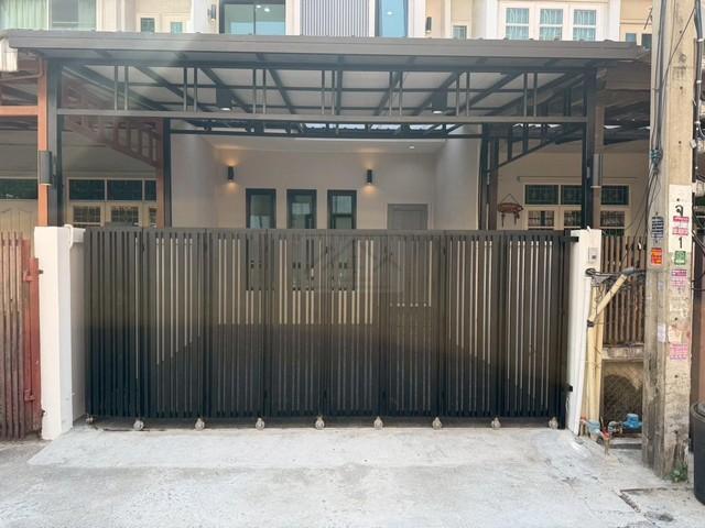 ขาย ทาวน์โฮม 3 ชั้น 4 ห้องนอน เล่นระดับ นาคนิวาส 37 โชคชัย 4 ใกล้เลียบด่วน 2