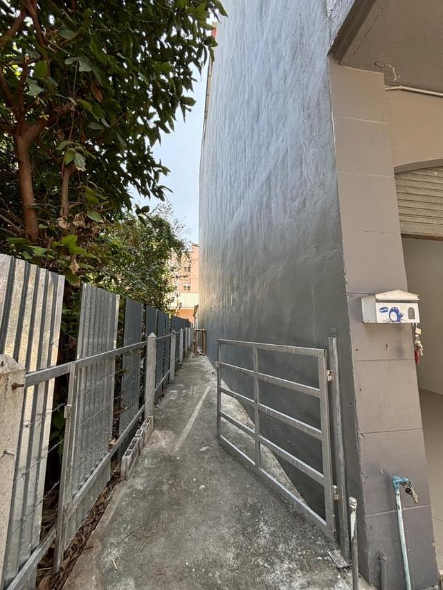 ขายถูก ตึกแถว 3ชั้นครึ่ง ห้องมุม 28.2 ตรว.ถนน คฑาธร ใกล้รพ.ราชบุรี lotus 3