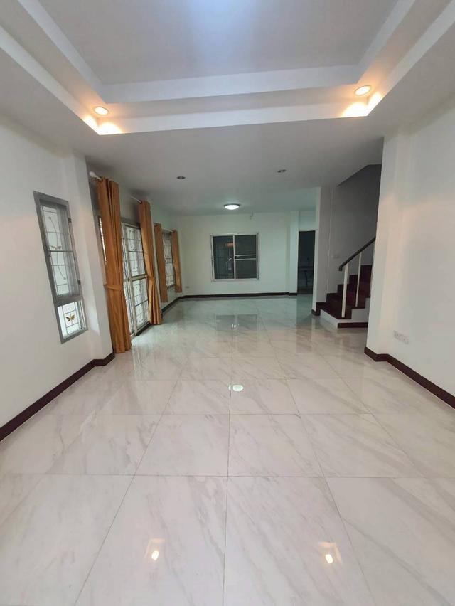 ขายบ้านทาวน์เฮ้าส์มุมด่วน 9