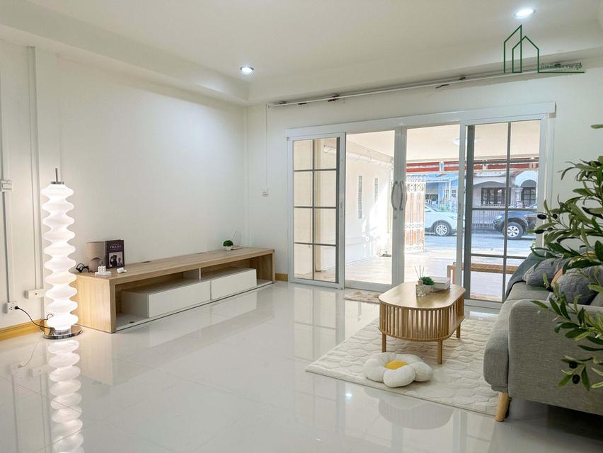 ทาวน์เฮาส์มินิมอลมูจิ รีโนเวทใหม่พร้อมอยู่ หมู่บ้านพิมพ์ทอง ลาดพร้าว 101 โชคชัย 4