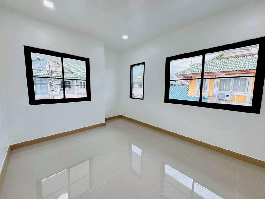 ทาวน์เฮ้าส์ 2 ชั้น หลังมุม ใกล้ตลาดน้ำ ไทรน้อย หมู่บ้านพฤกษา 10 ซอย 42 15
