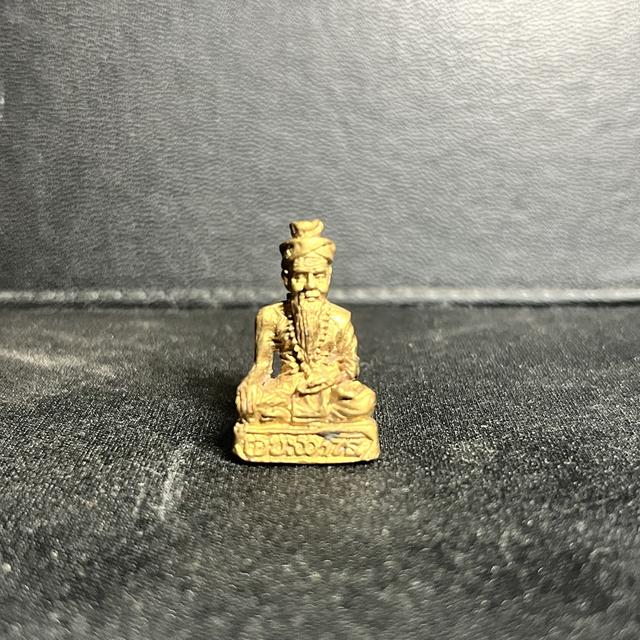 รูปหล่อพ่อแก่ฤาษี เมืองอุบลราชธานี