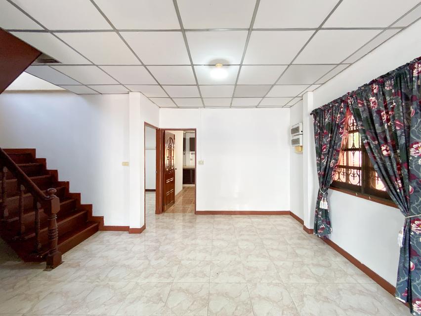 🏡 ขายด่วน! บ้านเดี่ยว 2 ชั้น แปลงมุม หมู่บ้านศราวัณวิลล์ ซอย 12 เนื้อที่ 52 ตร.วา 4 นอน 2 น้ำ จอด 3 คัน ทำเลติด Central แจ้งวัฒนะ เพียง 5.5 ลบ.! 🏡 5