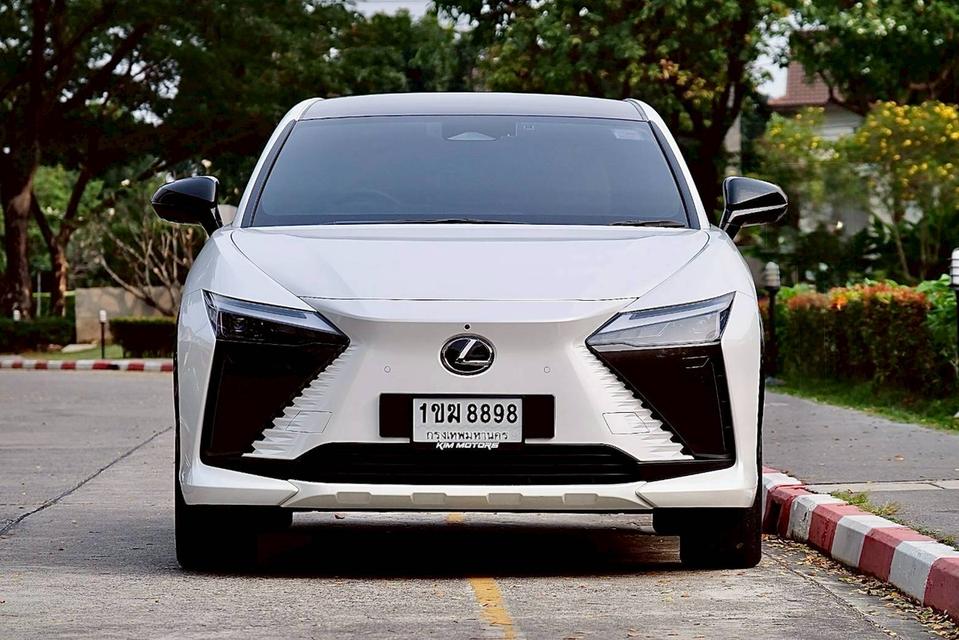 Lexus RZ450e Premium ปี 2024 รถหรูสภาพใหม่ ถูกกว่าป้ายแดงเป็นล้าน รูปที่ 2
