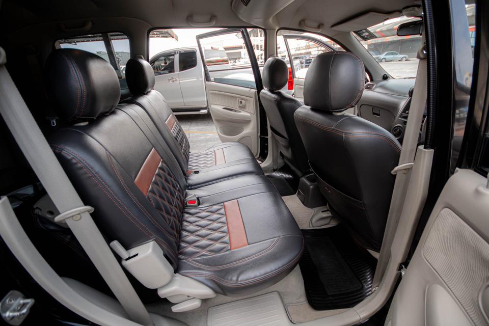  ปี 2011 Toyota Avanza 1.5E SUV 7 ที่นั่ง สีดำ 5