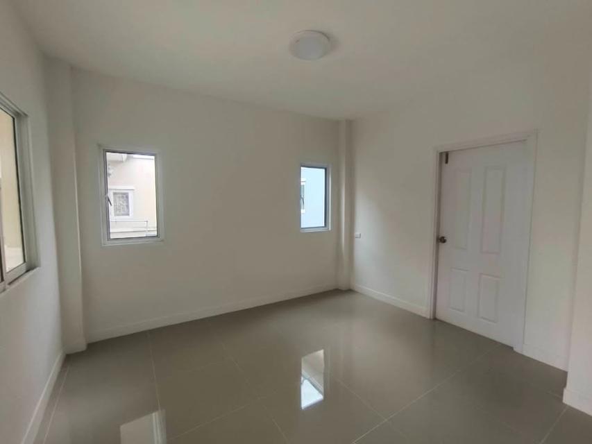 บ้านเดี่ยว 2 ชั้น ทำเลดี ติดถนนใหญ่  หมู่บ้าน บ้านลลิล The Young Executive 8