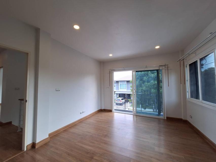 เซนโทร วัชรพล ติดถนนสุขาภิบาล 5 *หลังมุม* 63 ตร.ว. 6