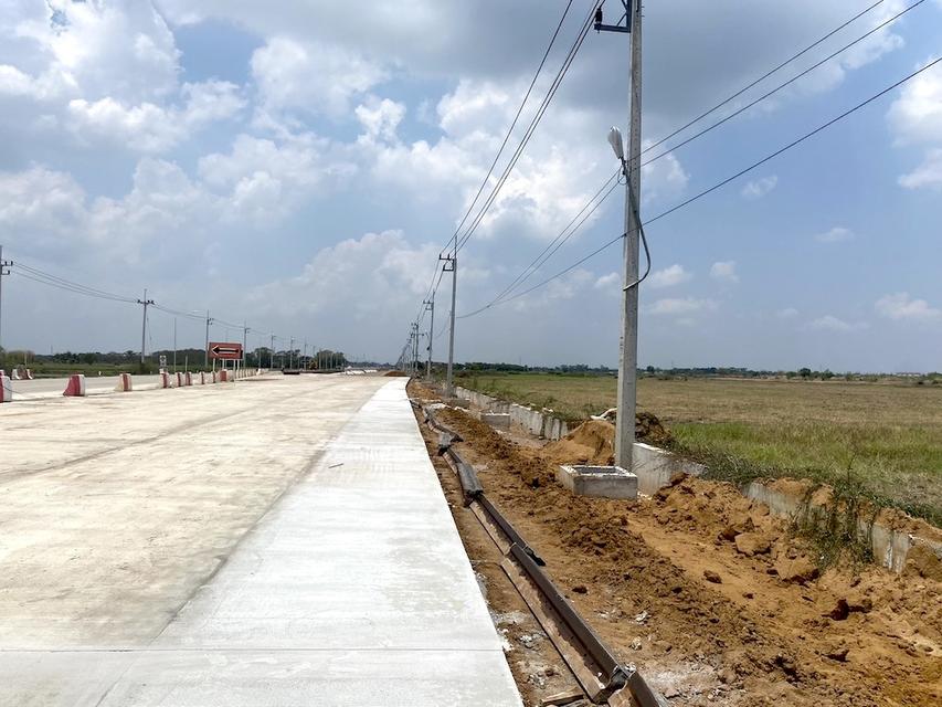 ขายที่ดิน 8 ไร่ ติดถนนเลียบคลองสี่ขวา โรจนะ สายเอเชีย  ใกล้มอเตอร์เวย์บางปะอิน  098 7755 808 4