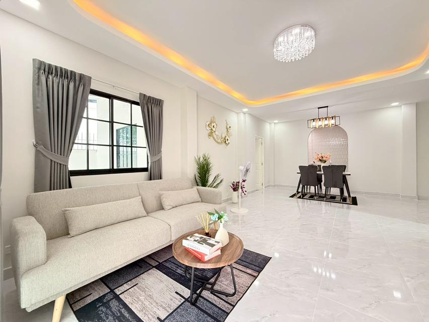 บ้านแฝด คลองสามวา เลียบคลองสอง ซาฟารีเวิลด์  หมู่บ้านพร้อมพัฒน์ 1 นัดชมบ้าน 085-318-6868 คุณวา 5