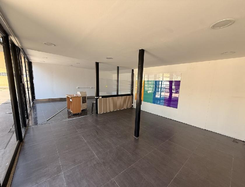 ให้เช่าพื้นที่ , โกดังพร้อมสำนักงาน , ติดถนนพัฒนาชนบท 3 ลาดกระบัง / พื้นที่ดิน 147 ตารางวา / พื้นที่ใช้สอยรวมกว่า 400 ตารางเมตร / จอดรถหลายคัน 3