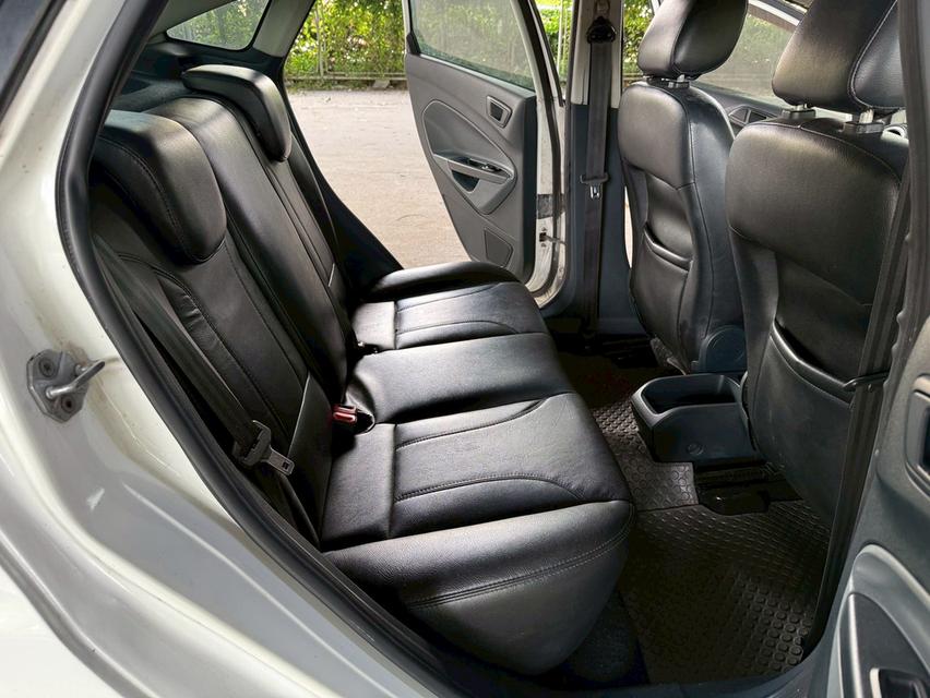 ขายรถ Ford Fiesta 1.5S ปี 2013 สีขาว เกียร์ออโต้ 10