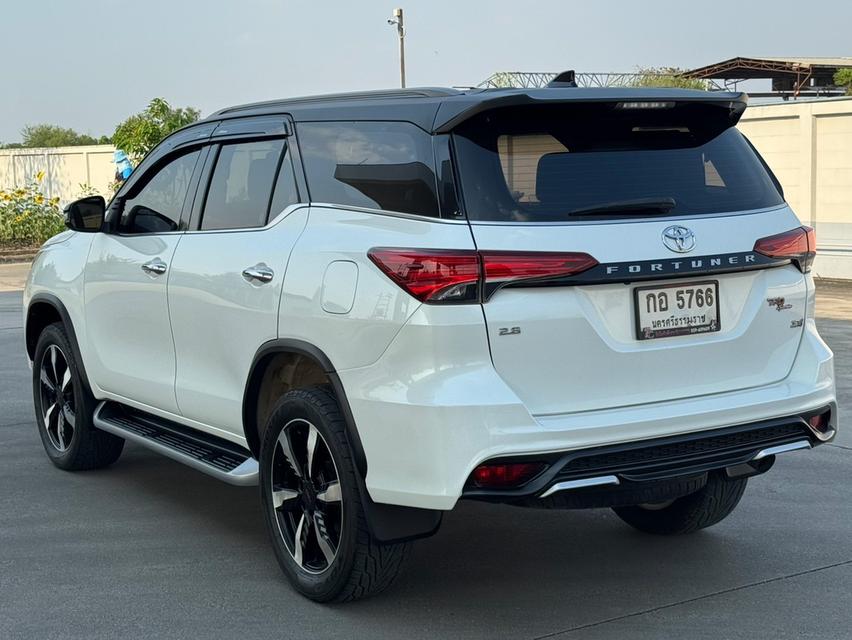 Toyota Fortuner 2.8 Top 4WD ปี 2019 จด 2020 ขับ 4 รถสวยจัด ไมล์ 18X,XXX km. 4