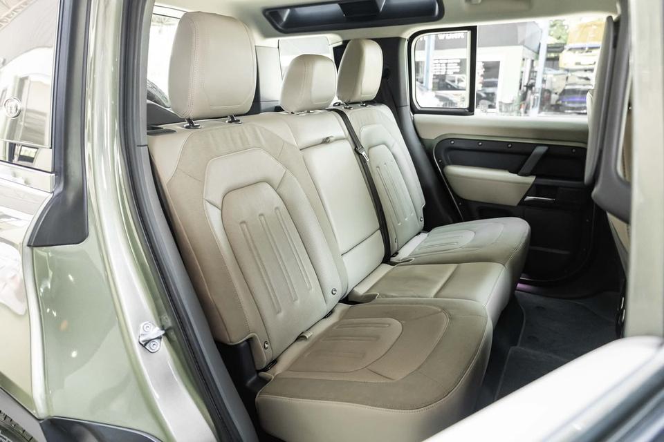 Land Rover Defender 110 2.0 D240 S Diesel 9