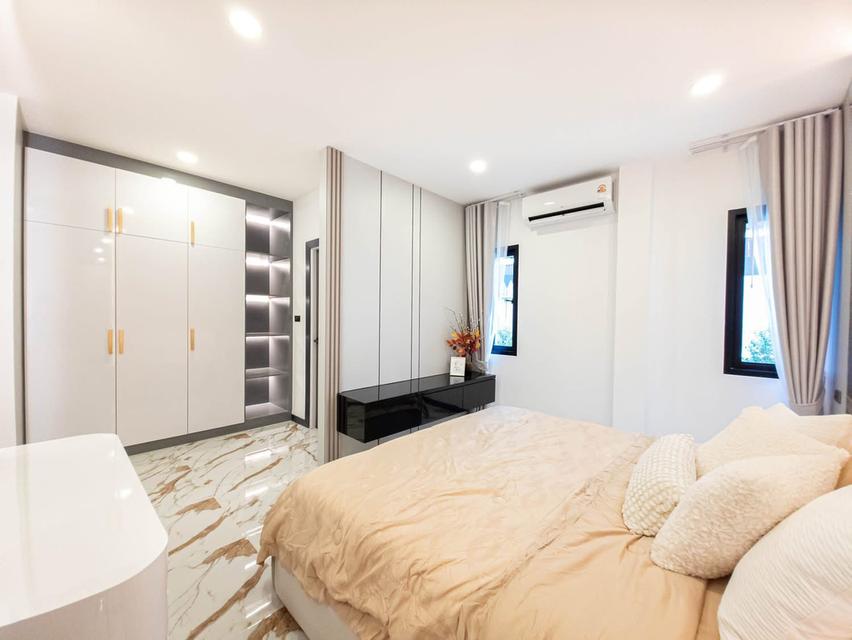 Pool villa style modern Pattaya Ekmongkhol Thepprasit  11